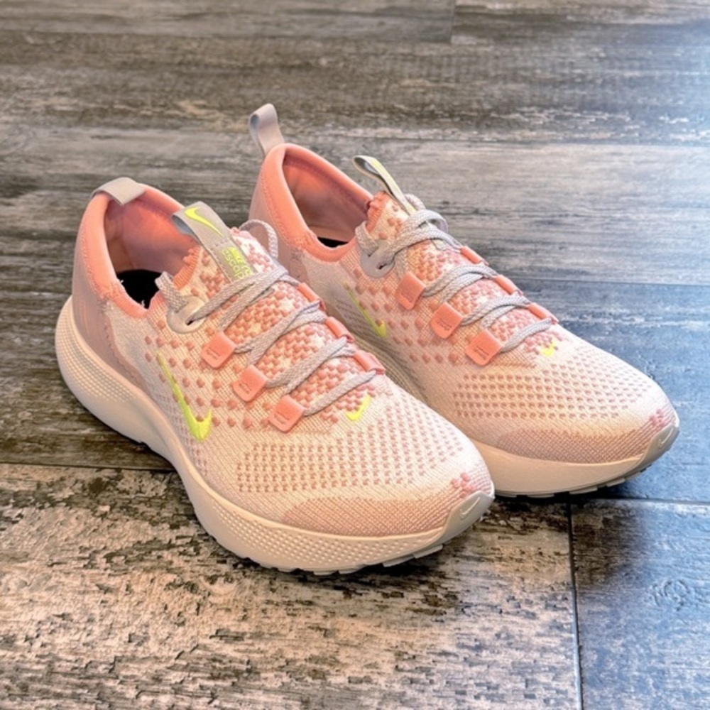 Nike React Escape Run Flyknit Running Shoes‎ Womens Size 9 DC4269-101